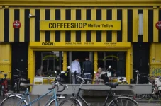 mellow-yellow-coffeeshop-amsterdam-stadtfuehrungen-1670841075.webp